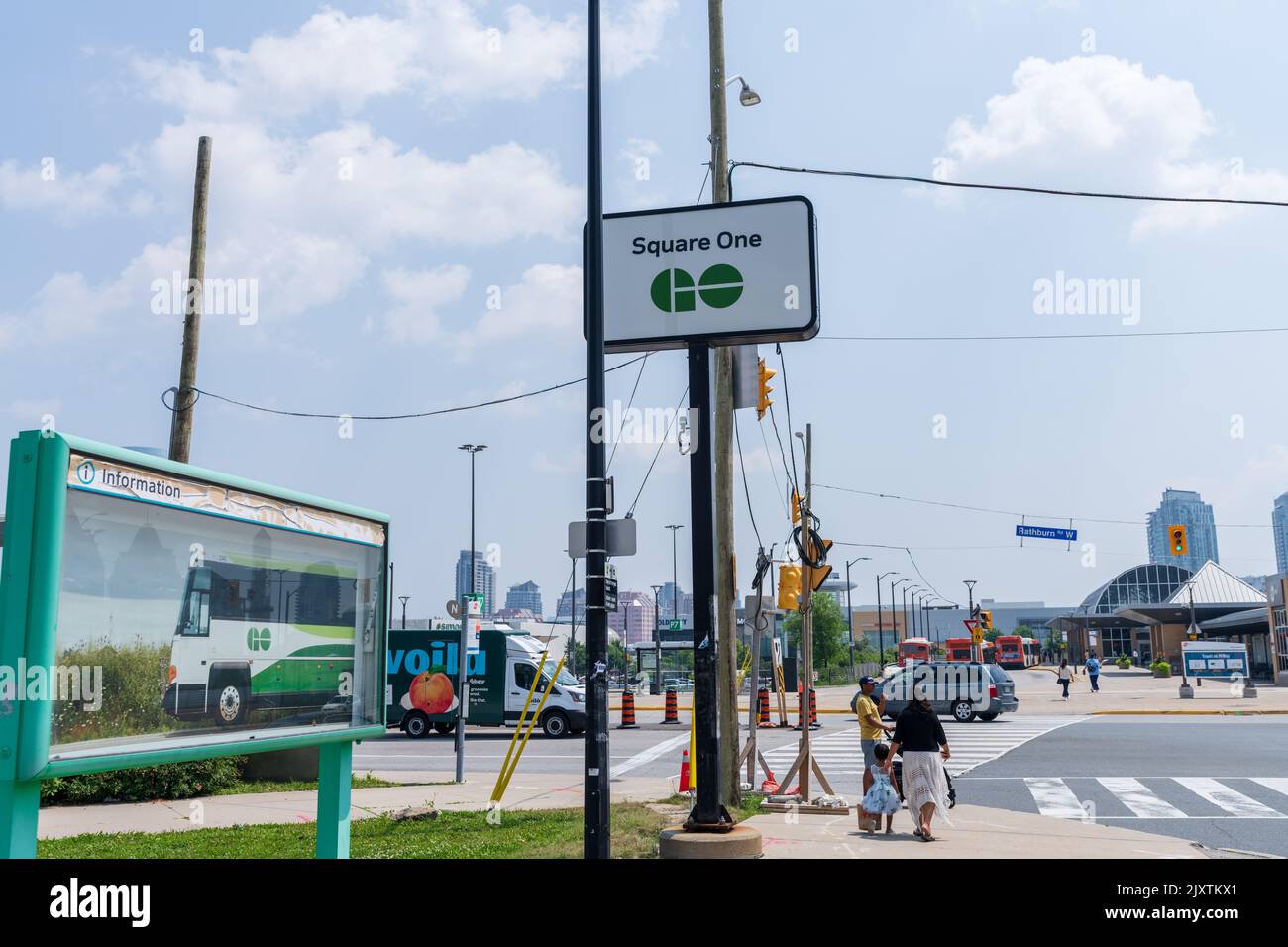 Square One GO Transit Bus Terminal. Mississauga, Ontario, Kanada Stockfoto