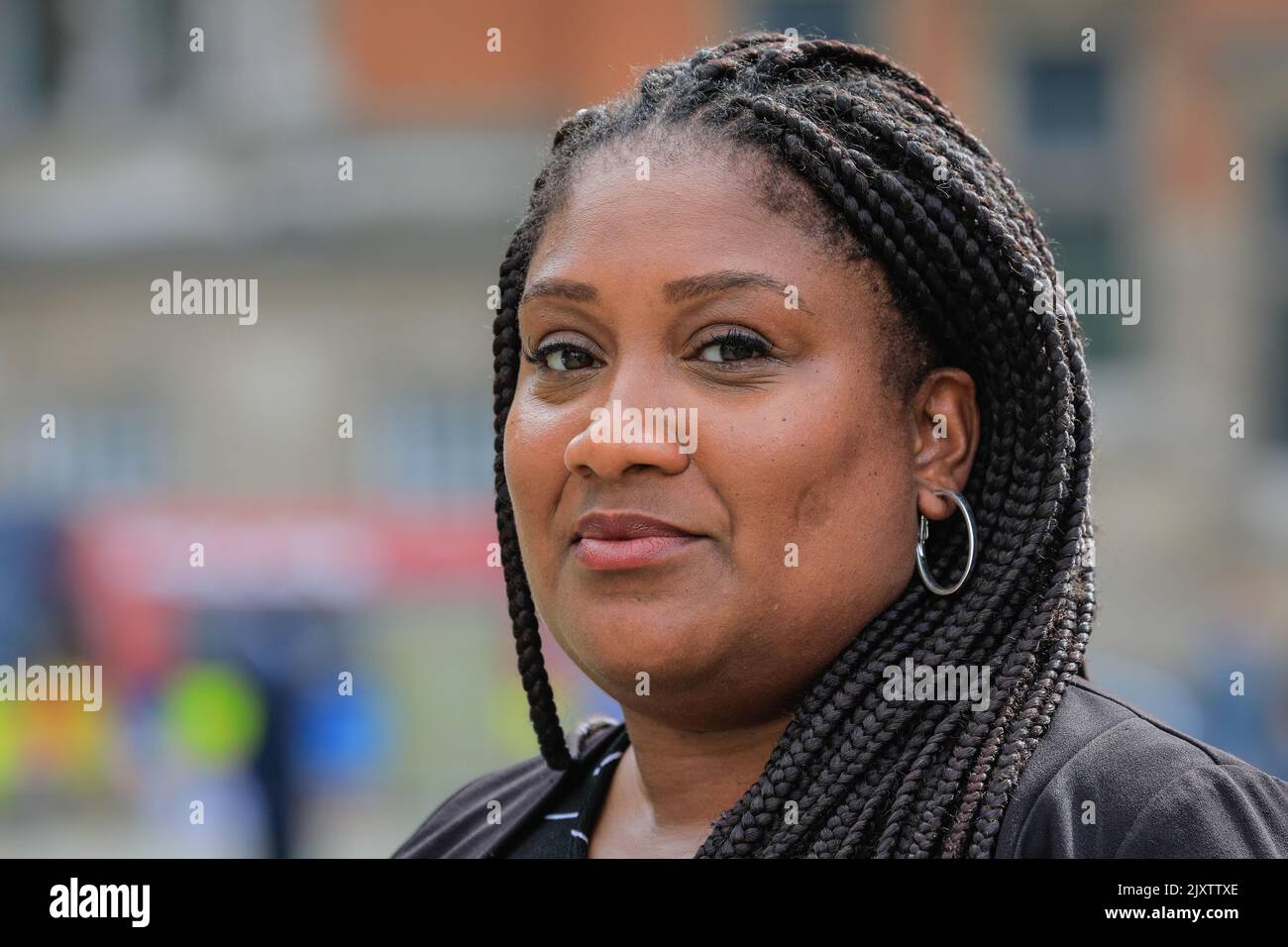 London, Großbritannien. 07. September 2022. Bell Ribeiro-Addy, Abgeordneter von Streatham, wird auf College Green interviewt. Vor zwei Tagen wurde Chris Kaba in Streatham Hill tödlich geschossen. Kredit: Imageplotter/Alamy Live Nachrichten Stockfoto