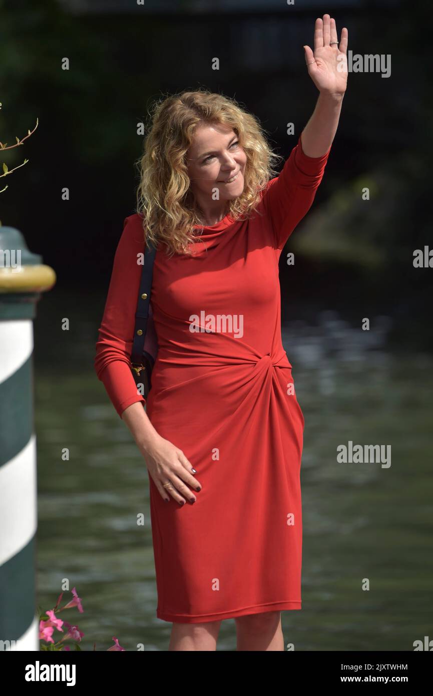 Venedig, Italien. 07. September 2022. VENEDIG, ITALIEN - 07. SEPTEMBER: Claudia Gerini kommt im Hotel Excelsior während der Internationalen Filmfestspiele Venedig 79. am 07. September 2022 in Venedig, Italien an. Kredit: dpa/Alamy Live Nachrichten Stockfoto