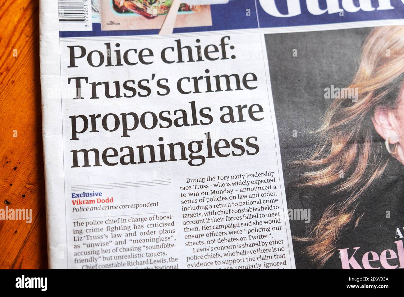 „Polizeichef: Die Vorschläge für Verbrechen von Truss sind bedeutungslos“, titelt die Zeitung Guardian Liz Truss 3. September 2022 London England Großbritannien Stockfoto