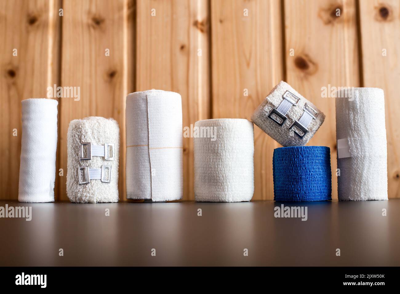 Verschiedene medizinische Verbände für erste Hilfe Stockfoto