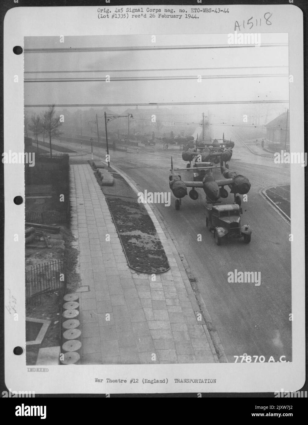 Lockheed P-38 auf dem Queen'S Drive in Liverpool auf dem Weg zum Liverpool Airport, Speke, England. 9. Januar 1943. Stockfoto