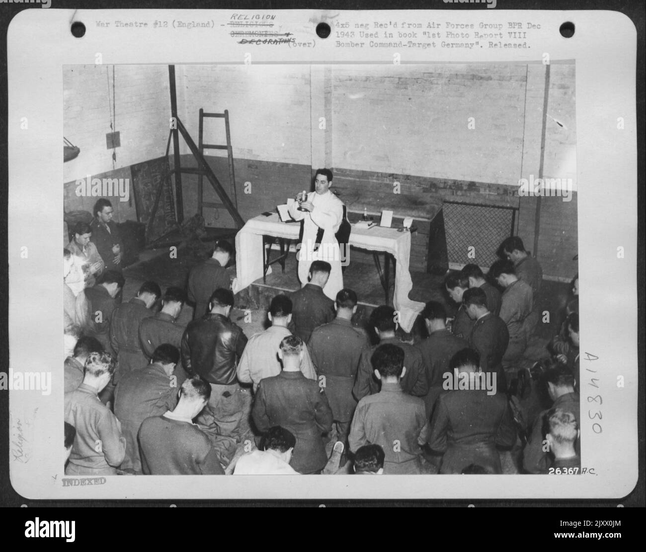 Die religiösen Gottesdienste werden von Mitgliedern der 8. in England stationierten Luftwaffe gut besucht. Stockfoto