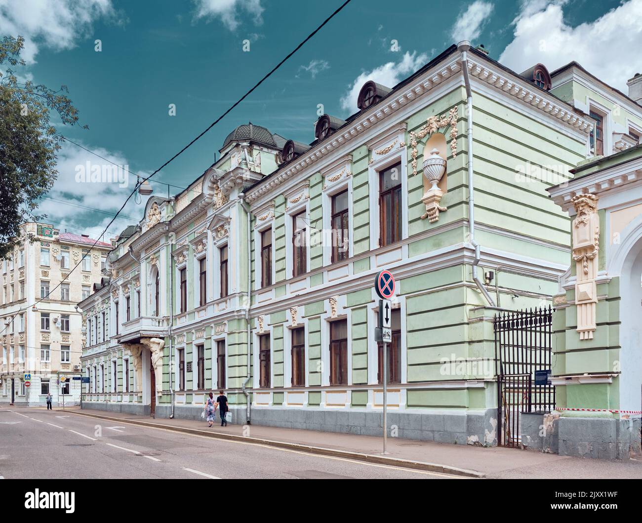 Architektonisches Denkmal, das ehemalige Haupthaus des Stadtguts von V.E. Morosov, 19. Jahrhundert, Architekten Chichagov und Schechtel, Wahrzeichen: Moskau, R Stockfoto