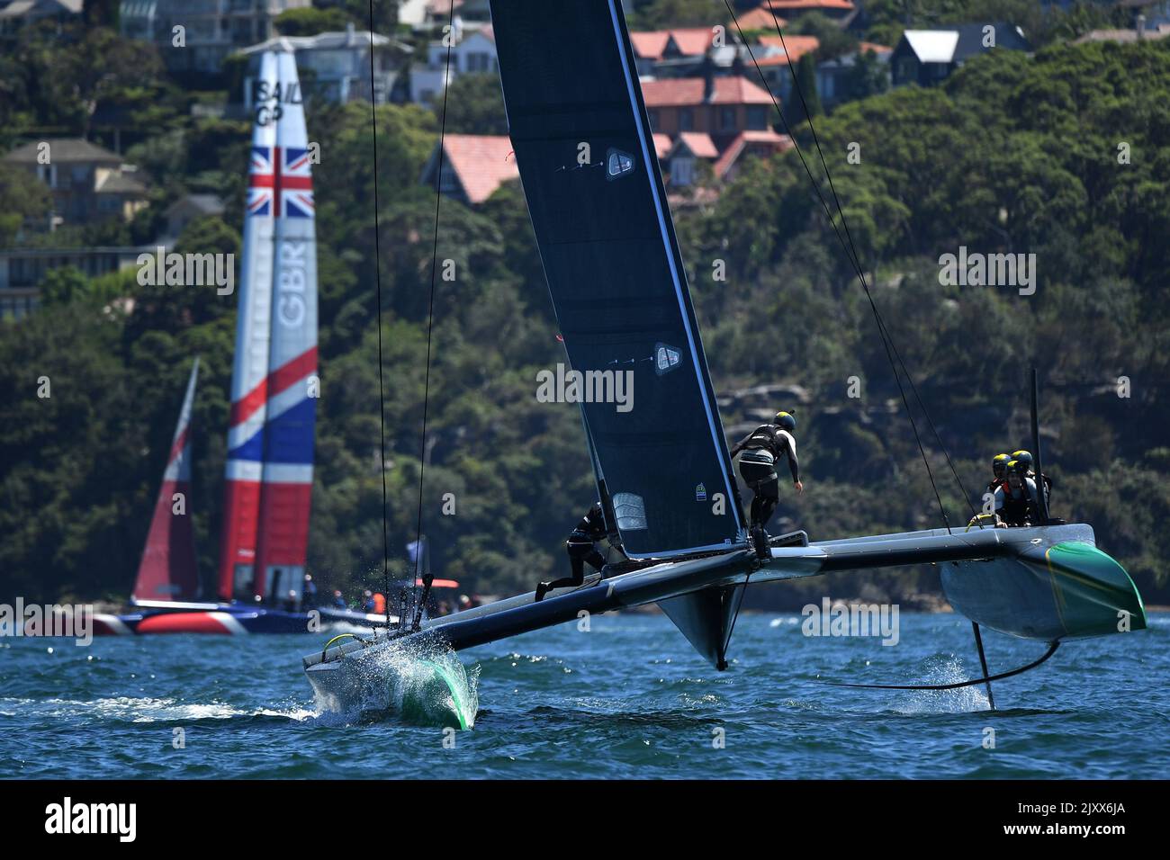 Australien startet seinen Katamaran F50 beim ersten Trainings und