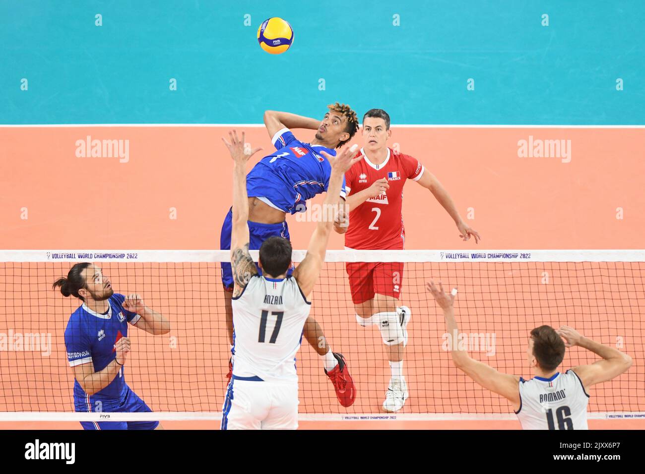 Barthélémy Chinenyeze (Frankreich), Simone Anzani (Taly). Volleyball-Weltmeisterschaft 2022. Viertelfinale. Stockfoto