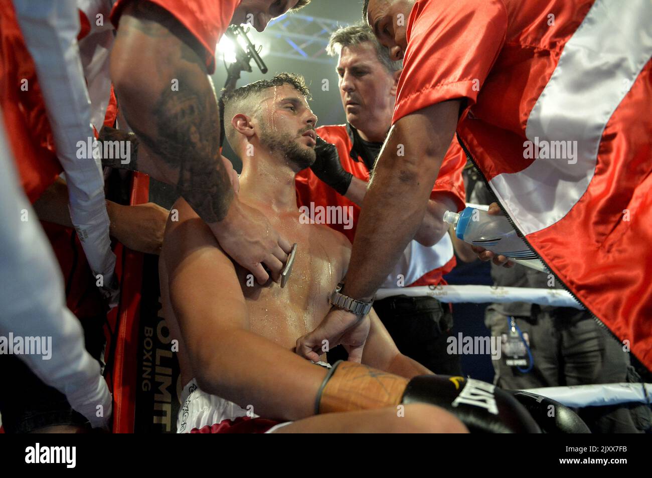 Adam Copland wird in seiner Ecke während der Star of the Ring Charity Fight Night im Hordern Pavilion in Sydney, Freitag, 8. Februar 2019, gesehen. (AAP-Bild/Jeremy Piper) Stockfoto
