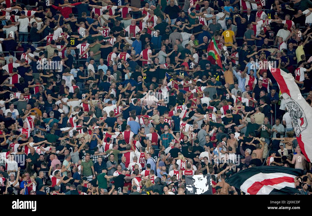 Ajax-Fans auf den Tribünen während des Spiels der UEFA Champions League Group F in der Johan Cruyff Arena in Amsterdam, Niederlande. Bilddatum: Mittwoch, 7. September 2022. Stockfoto