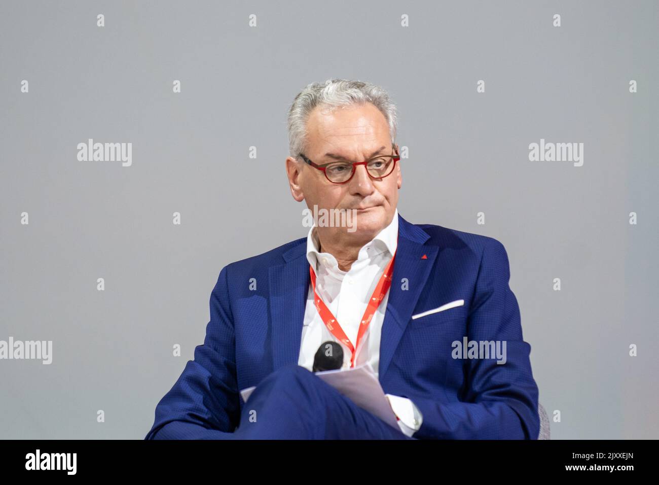 Jean-Pascal Labille, Generalsekretär der Union nationale des Mutualités socialistes - Solidaris (UNMS), ist während der Konferenz zu sehen. Der Kongress der Mutalité Française 43. fand in Marseille in Anwesenheit von Marlene Schiappa, Staatssekretärin für soziale und solidarische Wirtschaft und assoziatives Leben, statt. Bei dieser Gelegenheit stellte die Mutalité Française ihre „Daseinsberechtigung“ vor, indem sie ihr Engagement für den sozialen Schutz des französischen Volkes mit einem neuen Slogan konkretisierte: „Schütze einander heute, um gemeinsam die Solidarität von morgen aufzubauen“. (Foto von Laurent Coust/SOPA Images/Sipa US Stockfoto