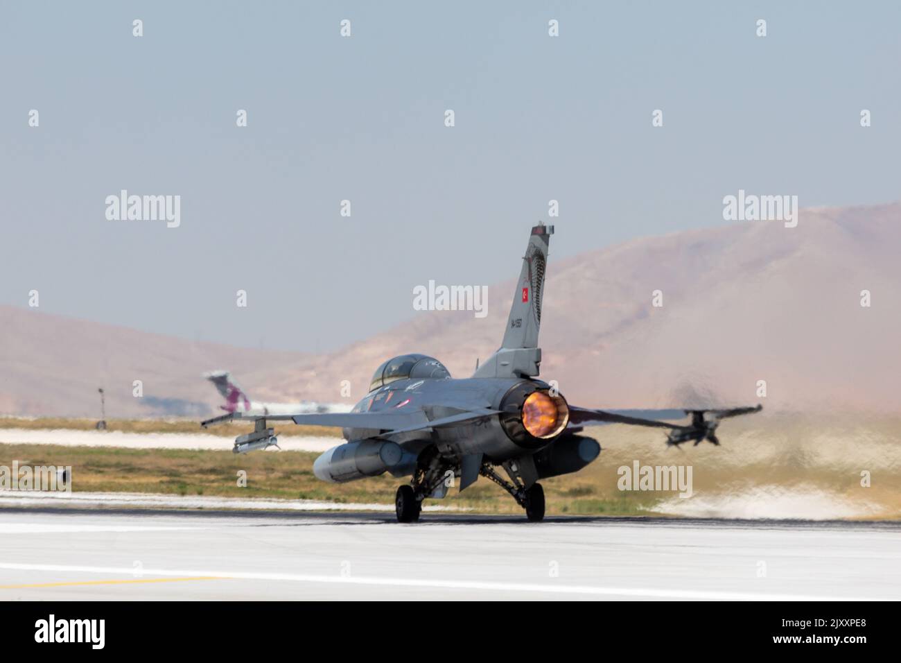 Konya, Türkei - 07 01 2021: Anatolian Eagle Air Force Exercise 2021 F16 Kampfjet n Start Position in der Türkei Stockfoto