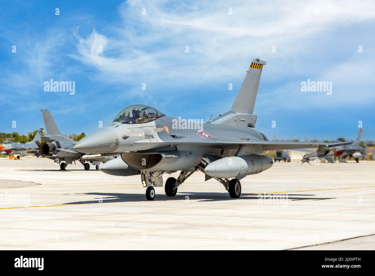 Konya, Türkei - 07 01 2021: Anatolian Eagle Air Force übt 2021 F16 Kampfjet in Rollposition in der Türkei aus Stockfoto