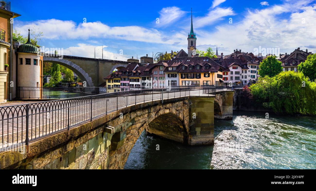 Bern Hauptstadt der Schweiz. Schweizer Reisen und Sehenswürdigkeiten .romantische Brücken und Kanäle der Altstadt Stockfoto