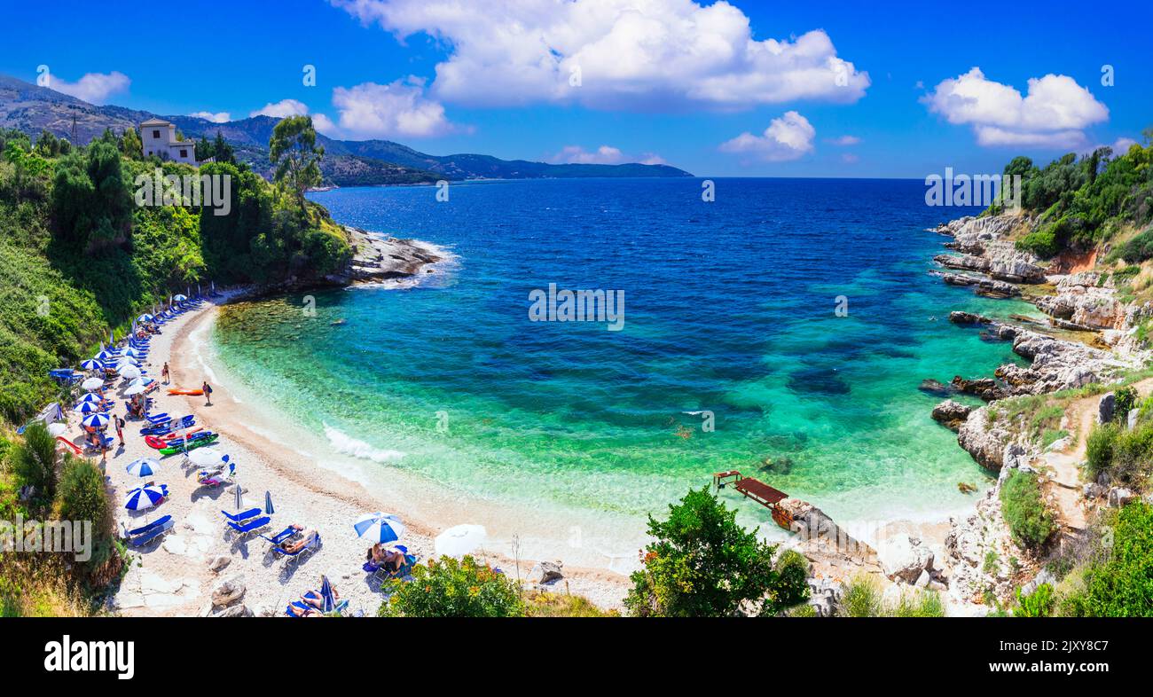 Griechenland. Die besten Strände der Insel Korfu. Panoramablick auf den charmanten Pipitos Strand in der Nähe des Dorfes Kassiopi Stockfoto