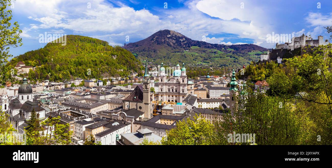 Große historische Städte Europas - elegantes barockes Salzburg in Austia, Panoramablick auf die Stadt Stockfoto