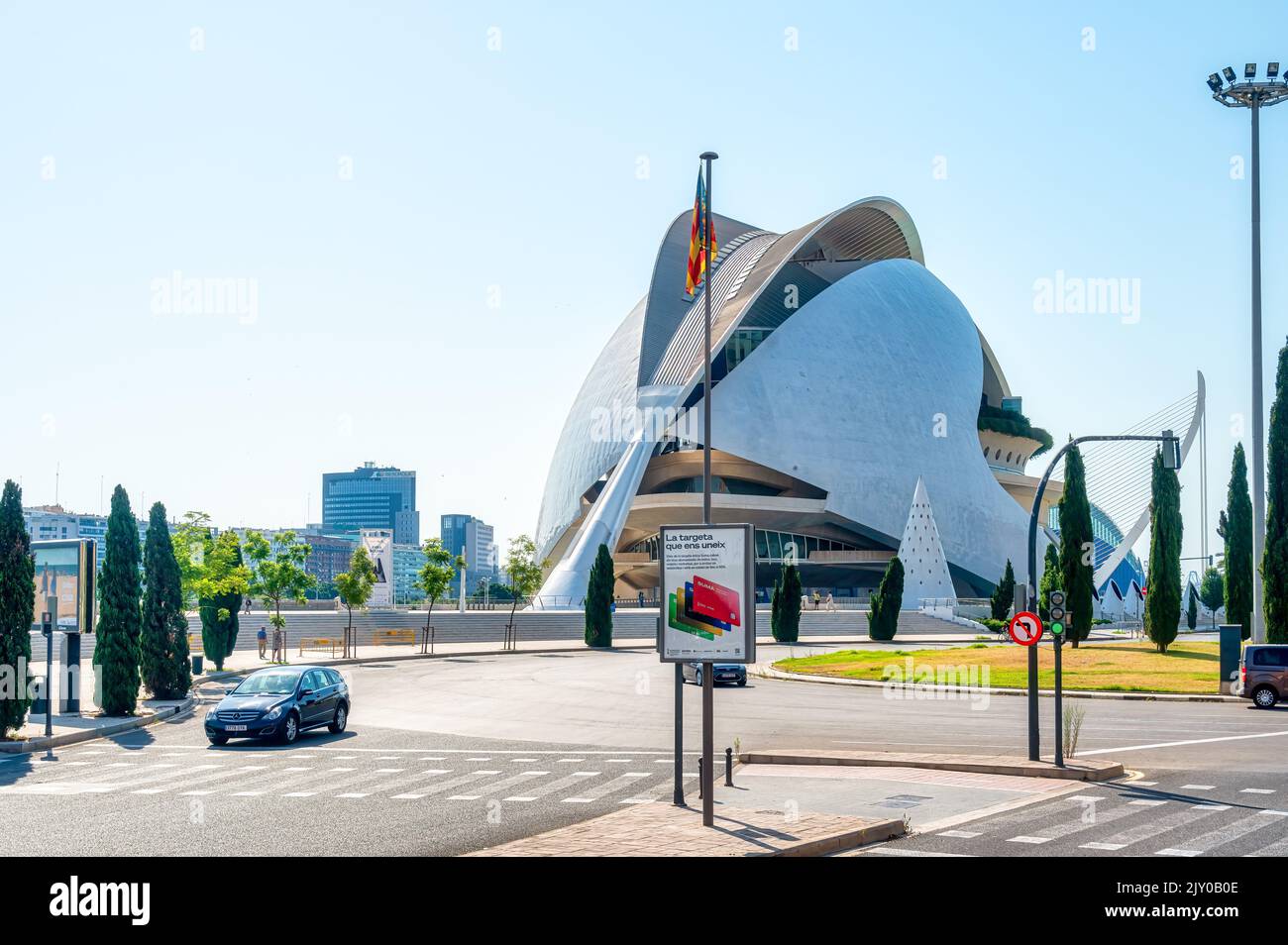 Die Stadt der Künste und Wissenschaften. Blick auf den Palau de les Arts Reina Sofía. Der berühmte Ort wurde von Santiago Calatrava entworfen. Stockfoto