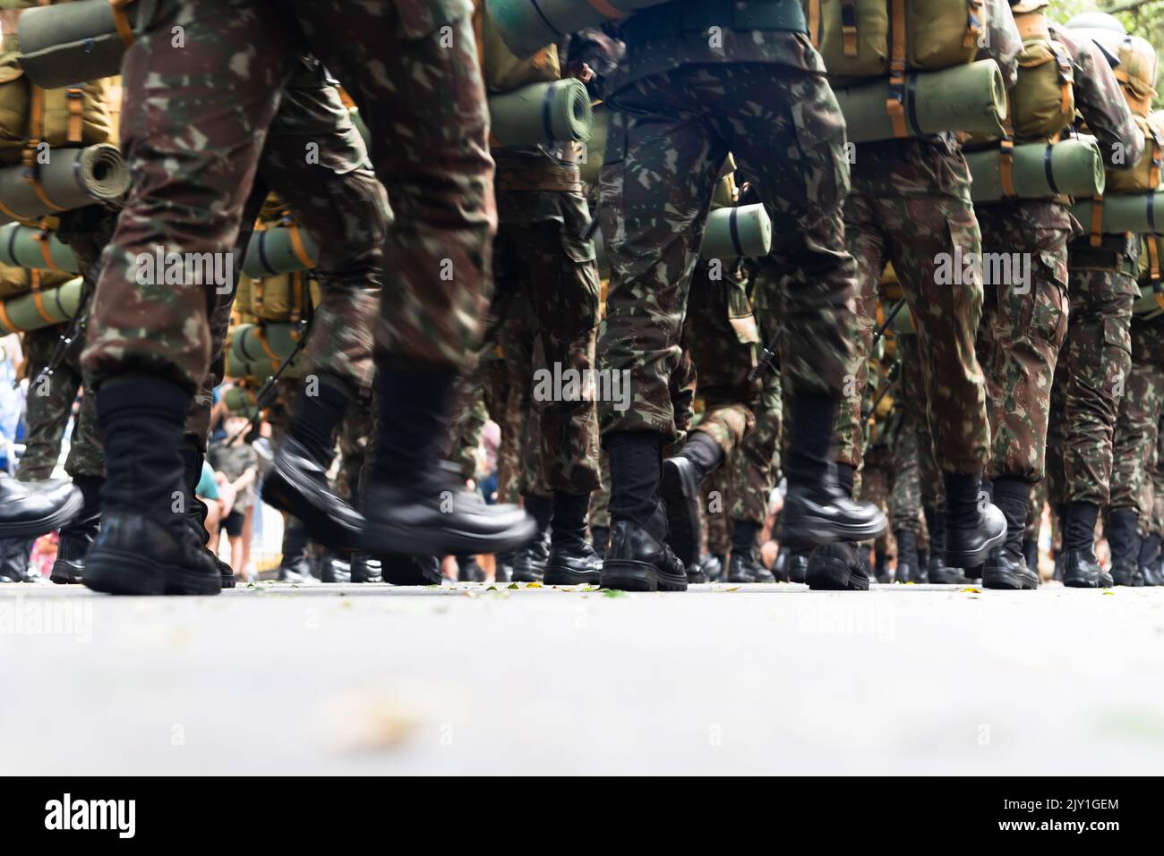 Salvador, Bahia, Brasilien - 07. September 2022: Soldaten der brasilianischen Armee marschieren am Unabhängigkeitstag durch die Straßen der Innenstadt von Salvador, Ba Stockfoto
