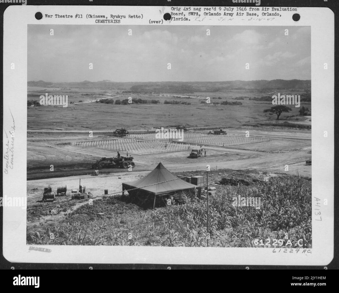 Eines Der Inselkommandos Auf Okinawa, Ryukyu Retto. 1. Juli 1945. Stockfoto