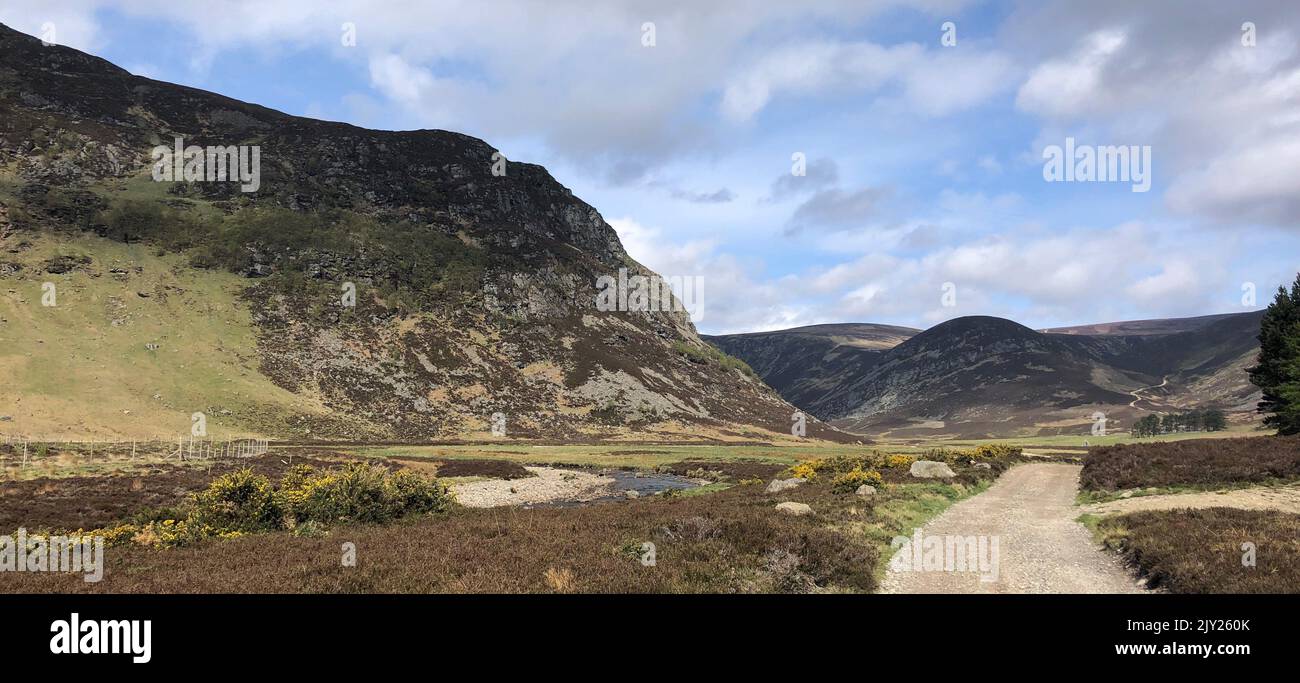 Ein abgeschnittener Sporn in Glen Mark, Angus, Schottland. Das Wasser von Mark fließt hier, bevor es mit dem Wasser von Lee in den Fluss North Esk in Glen Esk mündet. Stockfoto