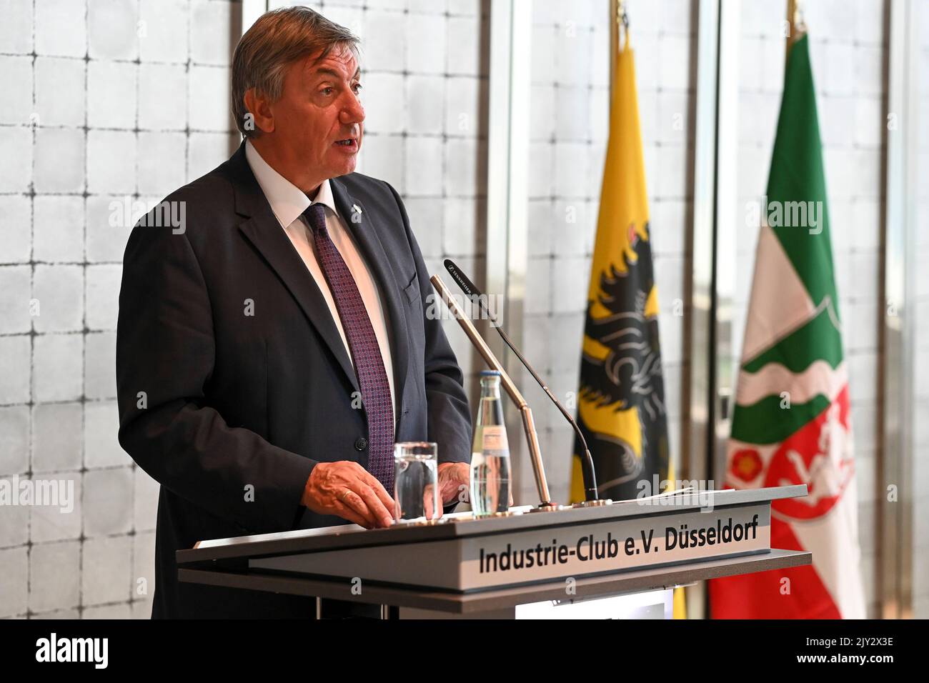 Der flämische Ministerpräsident Jan Jambon wurde während eines diplomatischen Treffens zwischen Flandern und dem Land Nordrhein-Westfalen am Mittwoch, dem 07. September 2022, in Düsseldorf fotografiert. BELGA FOTO DIRK WAEM Stockfoto