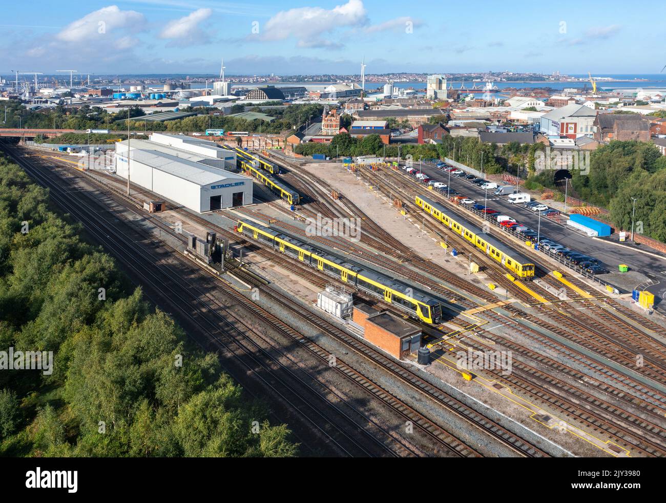 Stadlers Neue Klasse 777 Aufstellung im Stadlers Merseyrail Depot im Kirkdale Train Depot. 5.. September 2022. Stockfoto