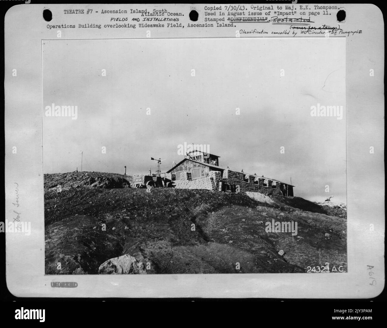 Operations Building mit Blick auf das Wideawake Field, Ascension Island Stockfoto