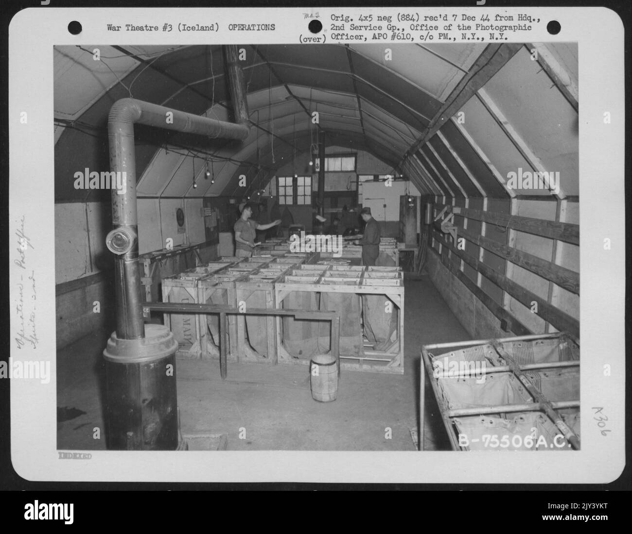 Mitarbeiter der 2. Service Group bei der Arbeit im 10. Base Post Office, Apo #860, Reykjavik, Island. 7. August 1944. Stockfoto