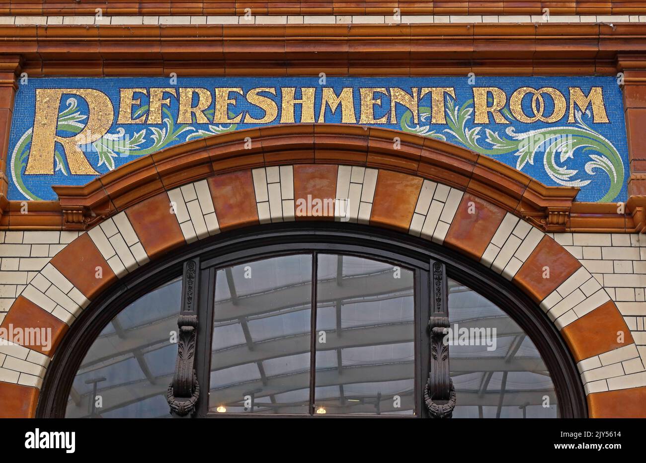 Victoria Station Manchester, Restaurant Mosaik Schriftzug, Buchladen mit Mosaik Dekoration, Erfrischungsraum Stockfoto
