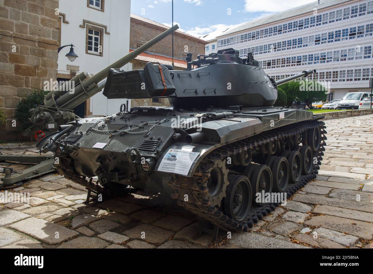 Coruna-Spanien. Der in Amerika hergestellte M-41-Panzer, bekannt als Walker Bulldog, stellte am 6. September 2022 im Militärmuseum in Einem Coruna aus Stockfoto