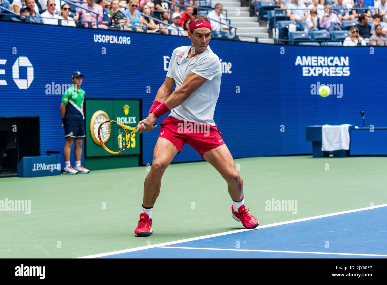 Rafael Nadal (ESP) im Wettbewerb 4R bei den US Open 2022. Stockfoto