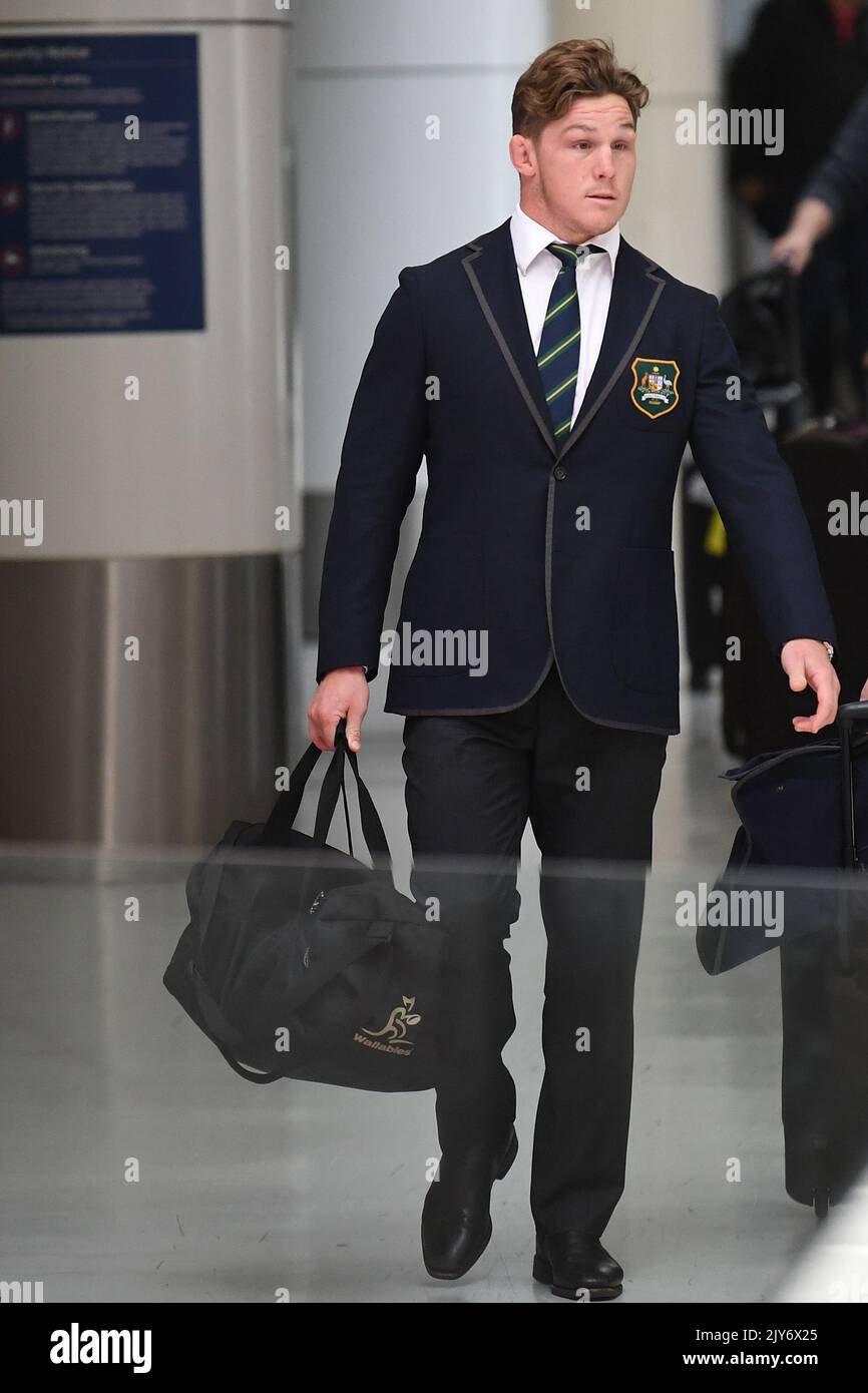 Wallabies-Kapitän Michael Hooper kommt am Dienstag, den 22. Oktober 2019, am Sydney International Airport in Sydney an. Das australische Rugby-Union-Team kehrte heute nach der Rugby-Weltmeisterschaft in Japan nach Australien zurück. (AAP IMAGE/DEAN LEWINS) KEINE ARCHIVIERUNG ** NUR FÜR REDAKTIONELLE ZWECKE, KEINE KOMMERZIELLE NUTZUNG, KEINE BÜCHER ** Stockfoto