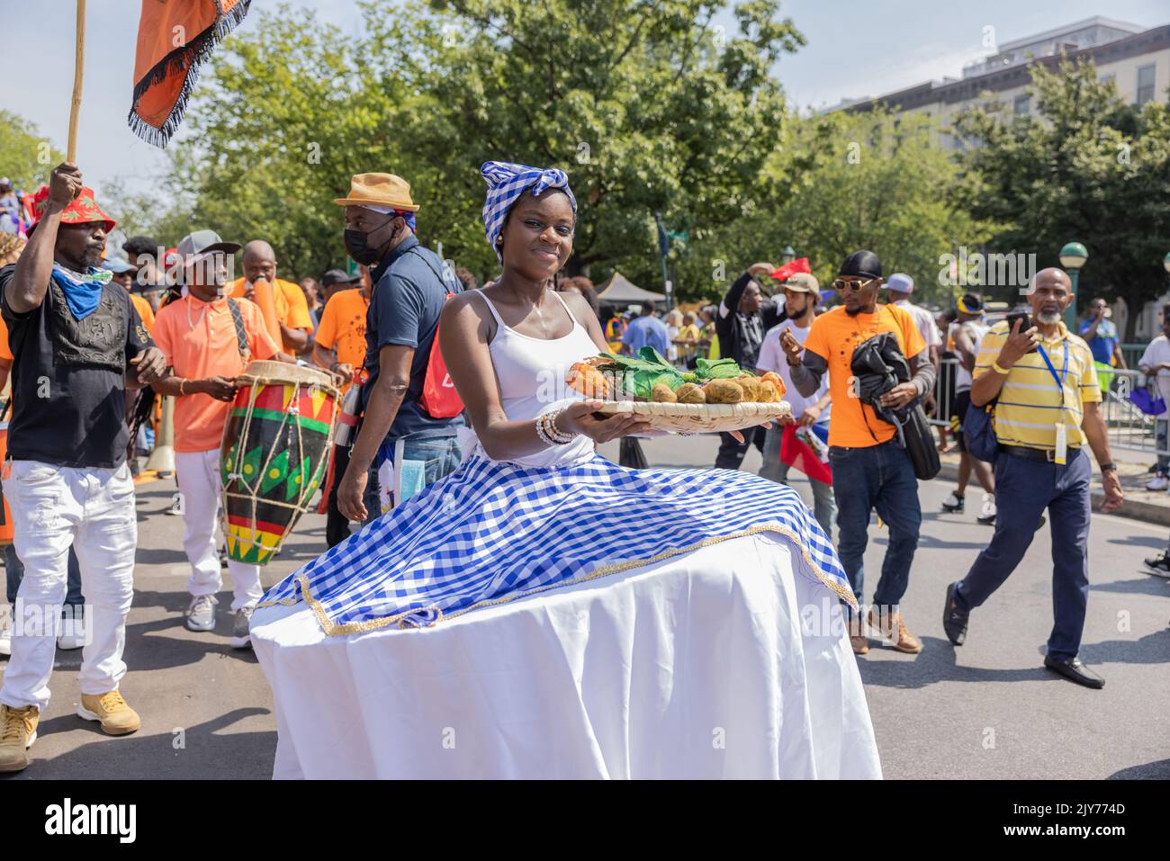BROOKLYN, NY – 5. September 2022: Nachtschwärmer marschieren in der West Indian Day Parade von New York City. Stockfoto