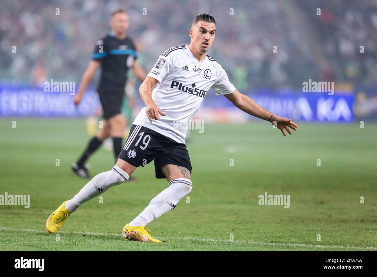 Warschau, Polen. 02. September 2022. Carlos Daniel Lopez Huesca Carlitos von Legia in Aktion während des polnischen Spiels der PKO Ekstraklasa League zwischen Legia Warszawa und Radomiak Radom im Marschall Jozef Pilsudski Legia Warsaw Municipal Stadium. Endergebnis; Legia Warszawa 1:0 Radomiak Radom. Kredit: SOPA Images Limited/Alamy Live Nachrichten Stockfoto