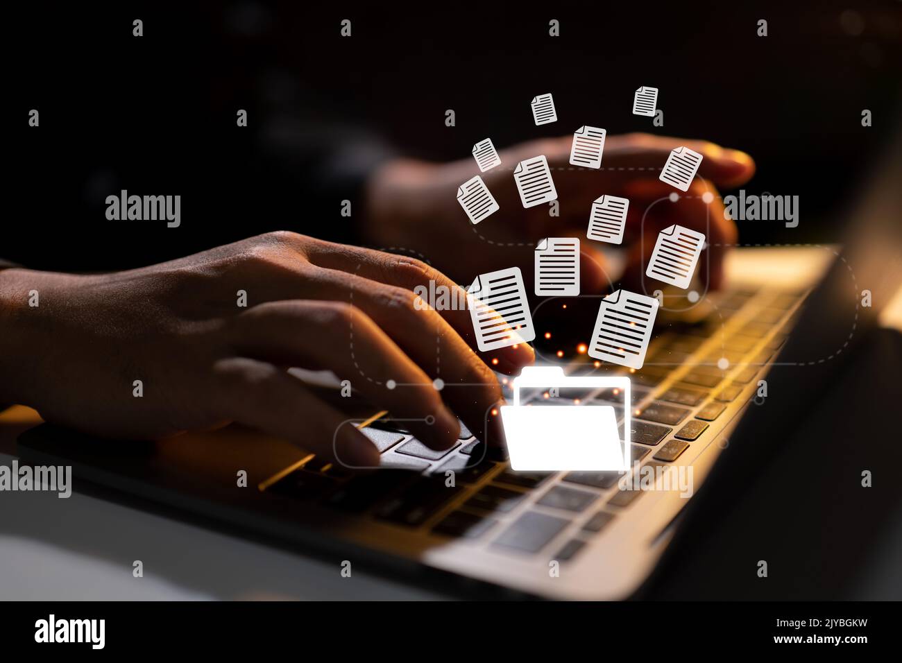 Dokumentenfluss im Unternehmen, papierlose Technik. E-Dokumentenmanagement, weniger Bürokratie. Stockfoto