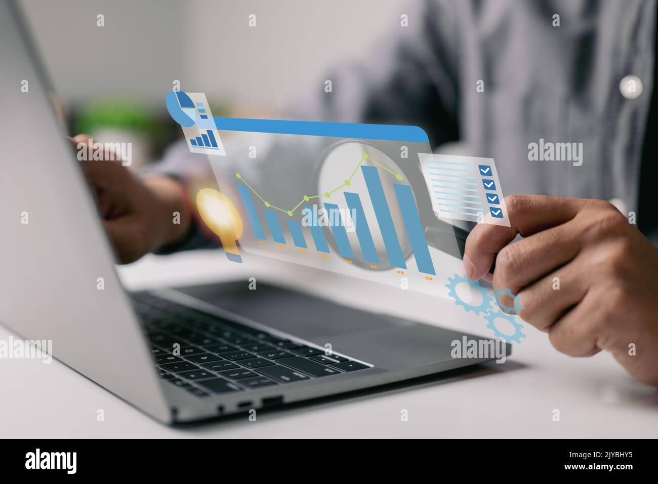 Das Business Intelligence-Konzept: Analyse von Geschäftsdaten, Management-Tools, Intelligenz, Entwicklung von Unternehmensstrategien, datengesteuerte Entscheidungsfindung Stockfoto