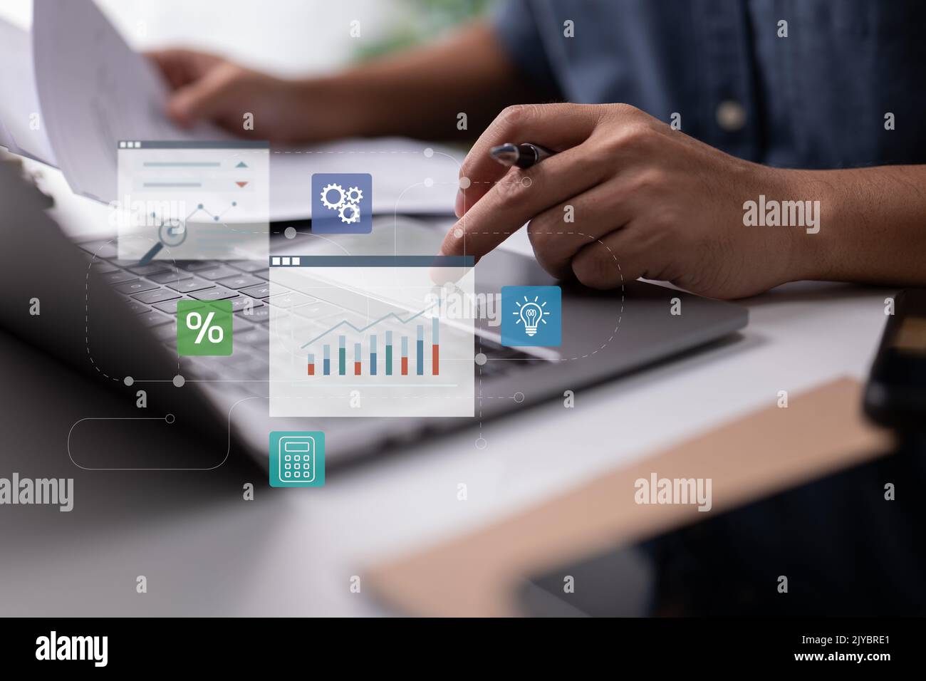 E-Learning-Programme und Beratung für die Unternehmensführung. Analyse von Finanzkarten und Vernetzung von Führungskräften. Stockfoto