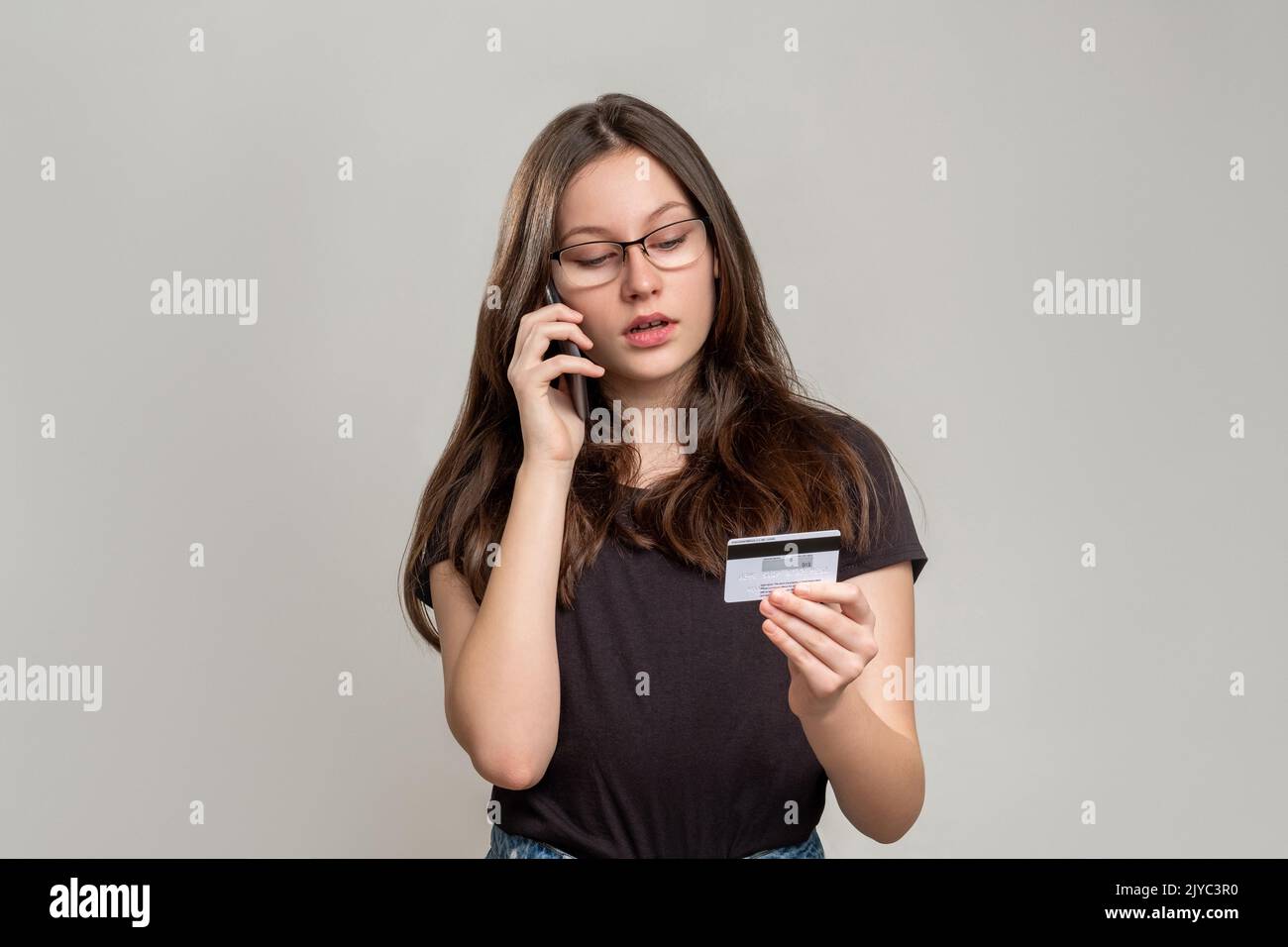 bankanruf Kundendienst Unruhe Frau Telefon Stockfoto