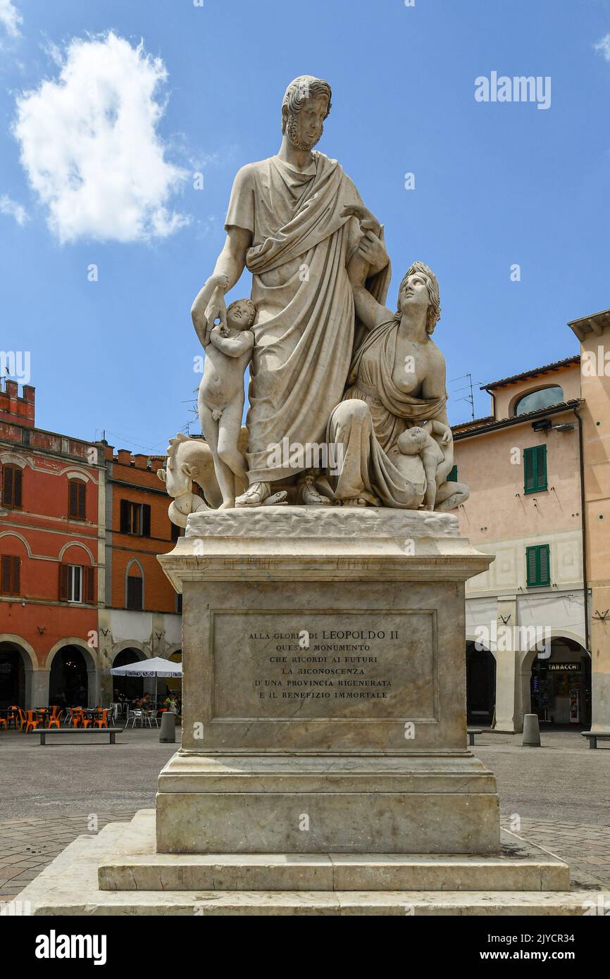 Das Denkmal für Leopold II., Großherzog der Toskana ('Canapone'), auf der Piazza Dante, dem Hauptplatz von Grosseto, Toskana, Italien Stockfoto