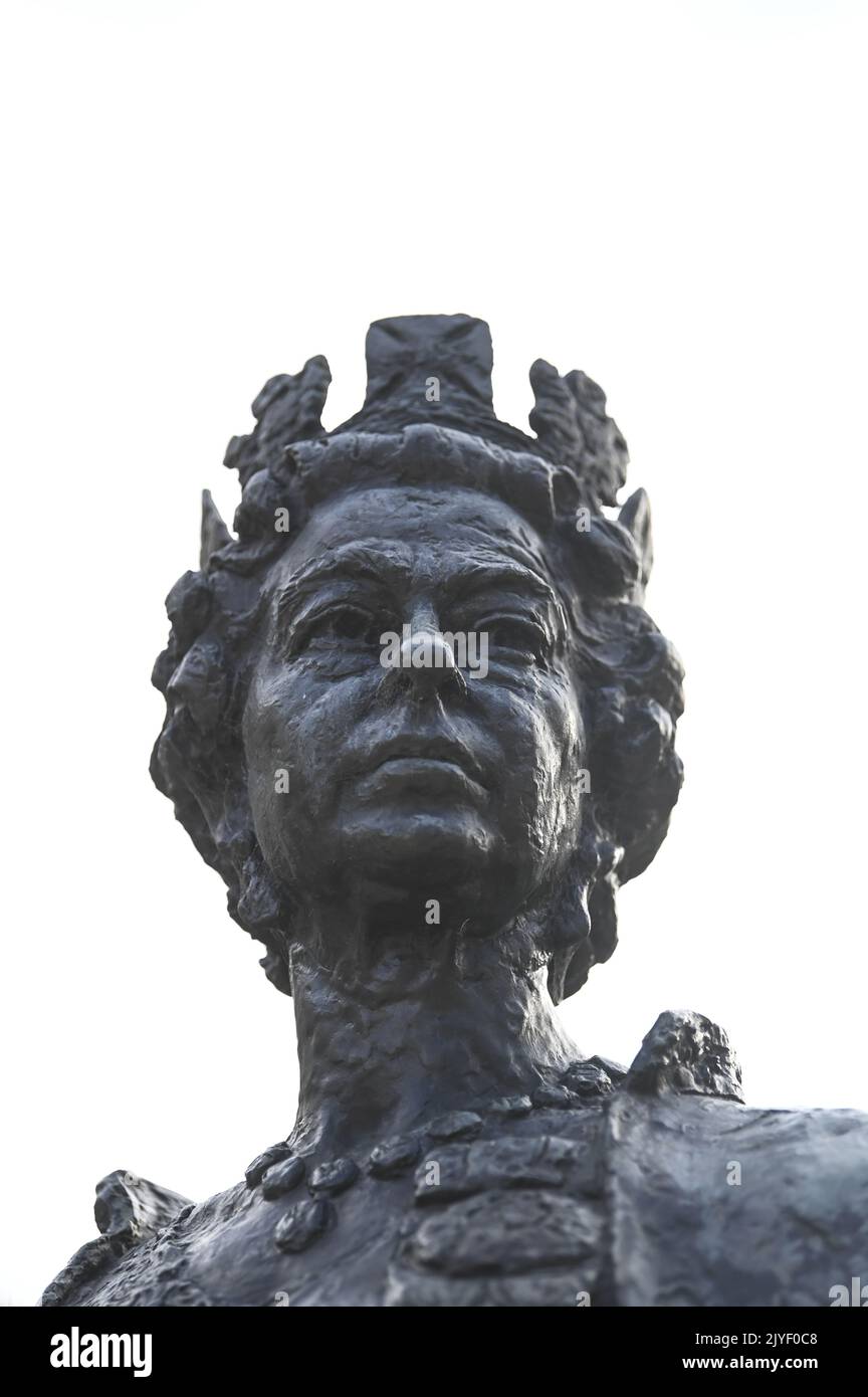 Die Statue Ihrer Majestät der Königin Elizabeth II. Ist am Montag, den 13. Juli 2020, im Parliament House in Canberra zu sehen. Im Einklang mit einem Urteil des Obersten Gerichtshofs von Australien haben die australischen Nationalarchive beschlossen, am Dienstag, den 14. Juli 2020, mehr als 200 Briefe zwischen dem damaligen Generalgouverneur von Australien, Sir John Kerr, und der Queen vollständig freizugeben. (AAP Image/Lukas Coch) KEINE ARCHIVIERUNG ** NUR FÜR REDAKTIONELLE ZWECKE ** Stockfoto