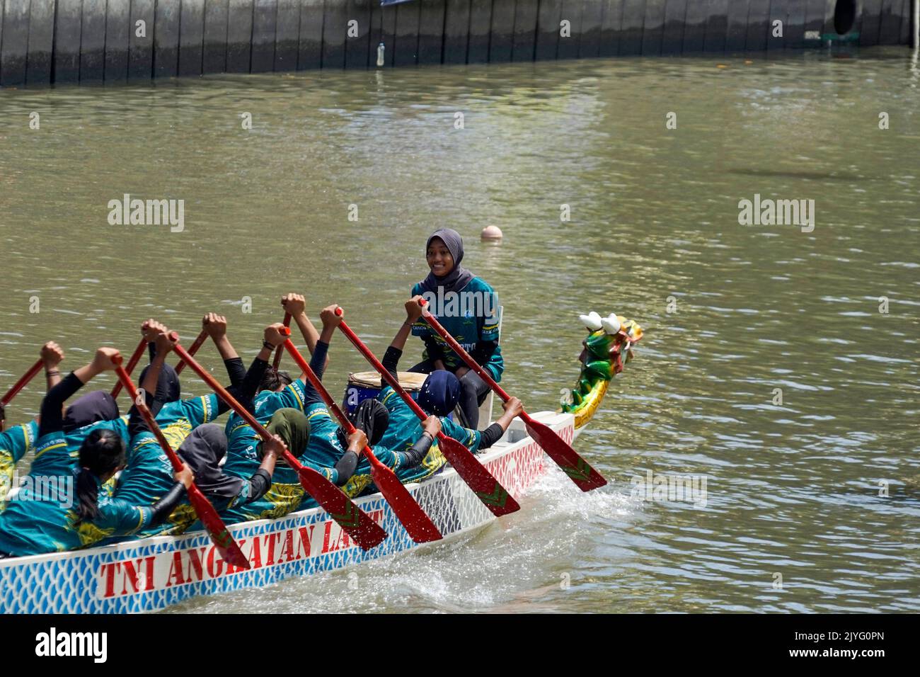 Drachenbootfest in Surabaya, Indonesien am 14. August 2022 Stockfoto