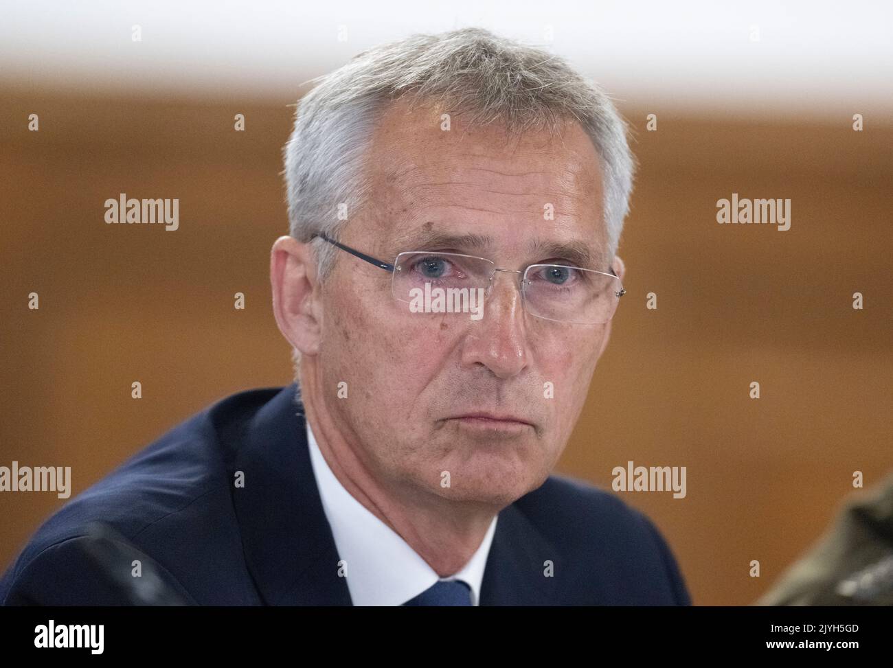 Ramstein, Deutschland. 08. September 2022. NATO-Generalsekretär Jens Stoltenberg kommt zur Ukraine-Konferenz auf dem US-Luftwaffenstützpunkt Ramstein an. Quelle: Boris Roessler/dpa/Alamy Live News Stockfoto