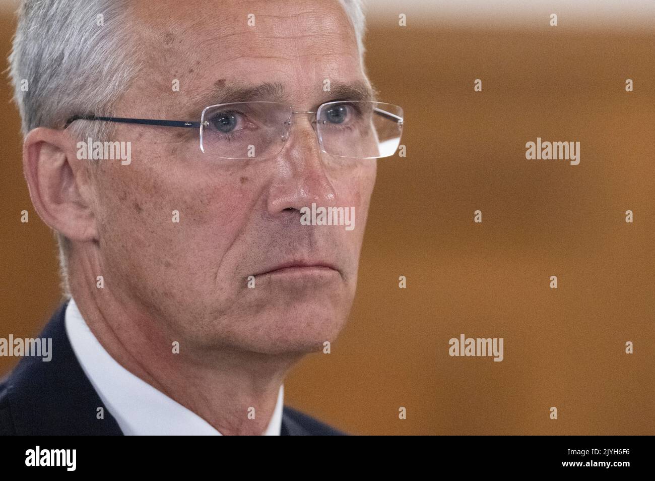 Ramstein, Deutschland. 08. September 2022. NATO-Generalsekretär Jens Stoltenberg kommt zur Ukraine-Konferenz auf dem US-Luftwaffenstützpunkt Ramstein an. Quelle: Boris Roessler/dpa/Alamy Live News Stockfoto