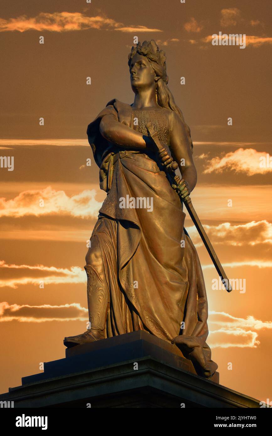 Kriegerdenkmal Germania in dorum bei Sonnenuntergang, Komponieren, Deutschland, Niedersachsen, Cuxhaven, Dorum Stockfoto