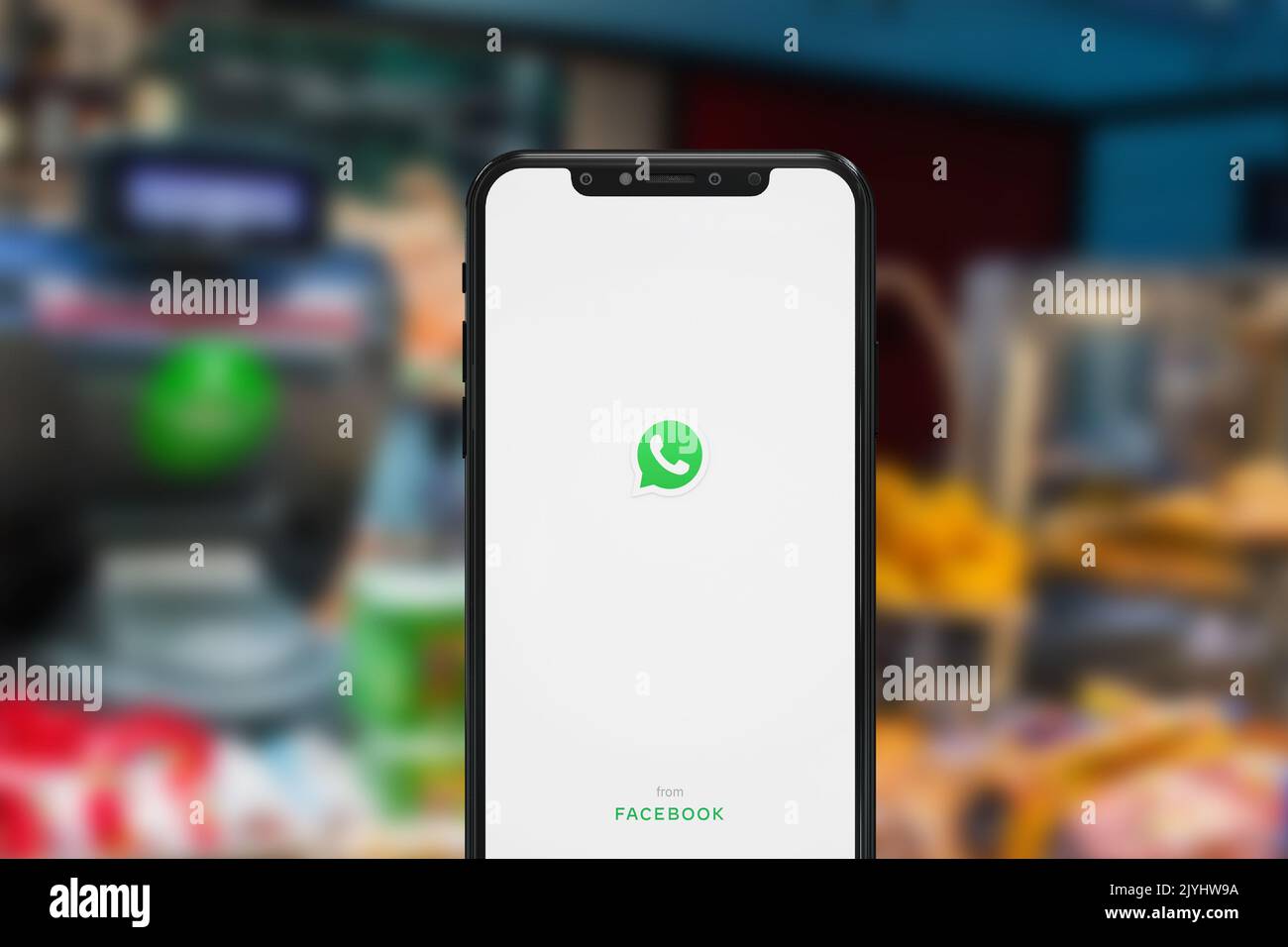 New York, USA - 1. September 2022: WhatsApp App auf dem Telefonbildschirm, illustrative Editorial Stockfoto