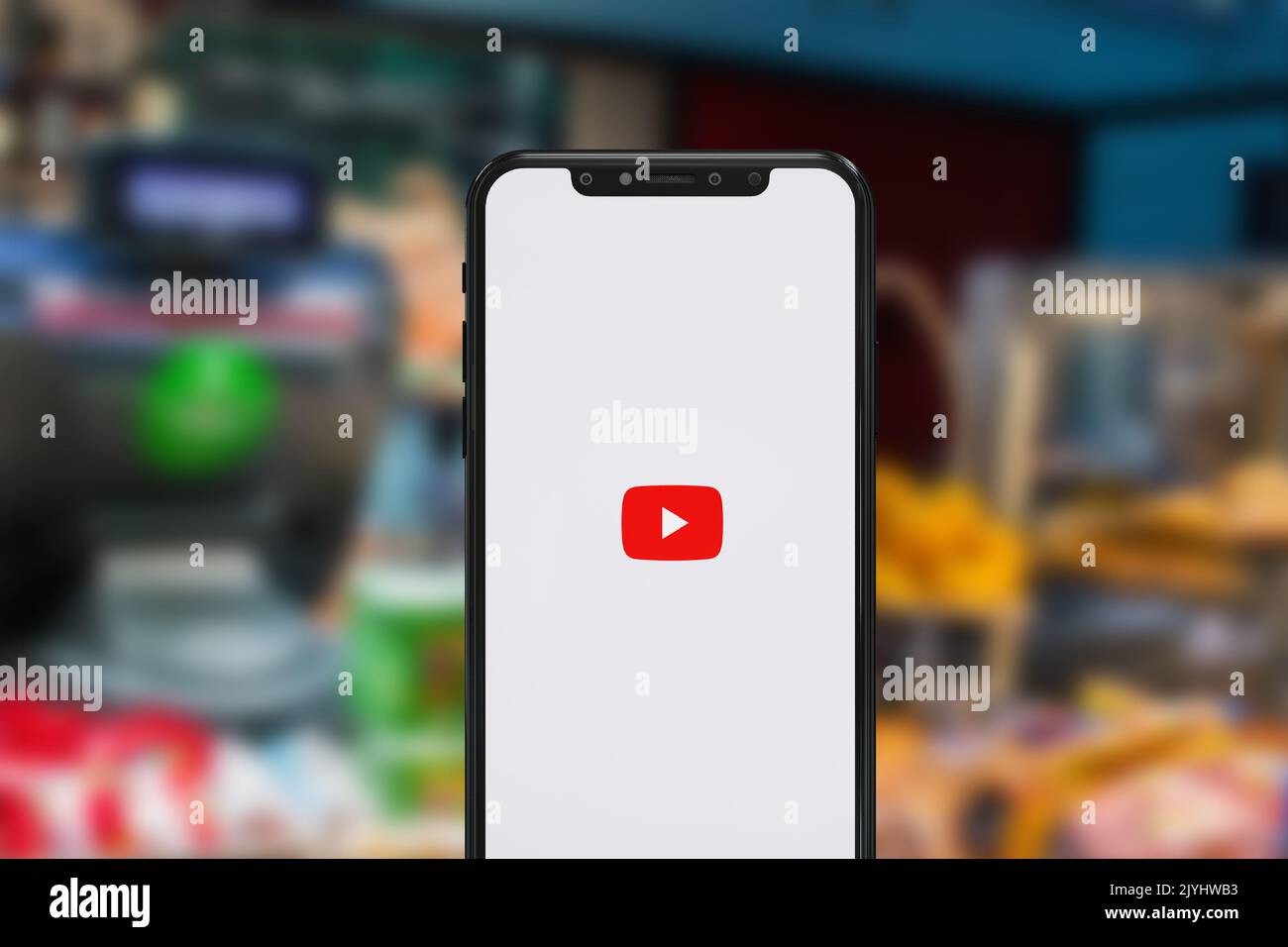 New York, USA - 1. September 2022: YouTube-App auf dem Telefonbildschirm, illustrative redaktionelle Verwendung Stockfoto