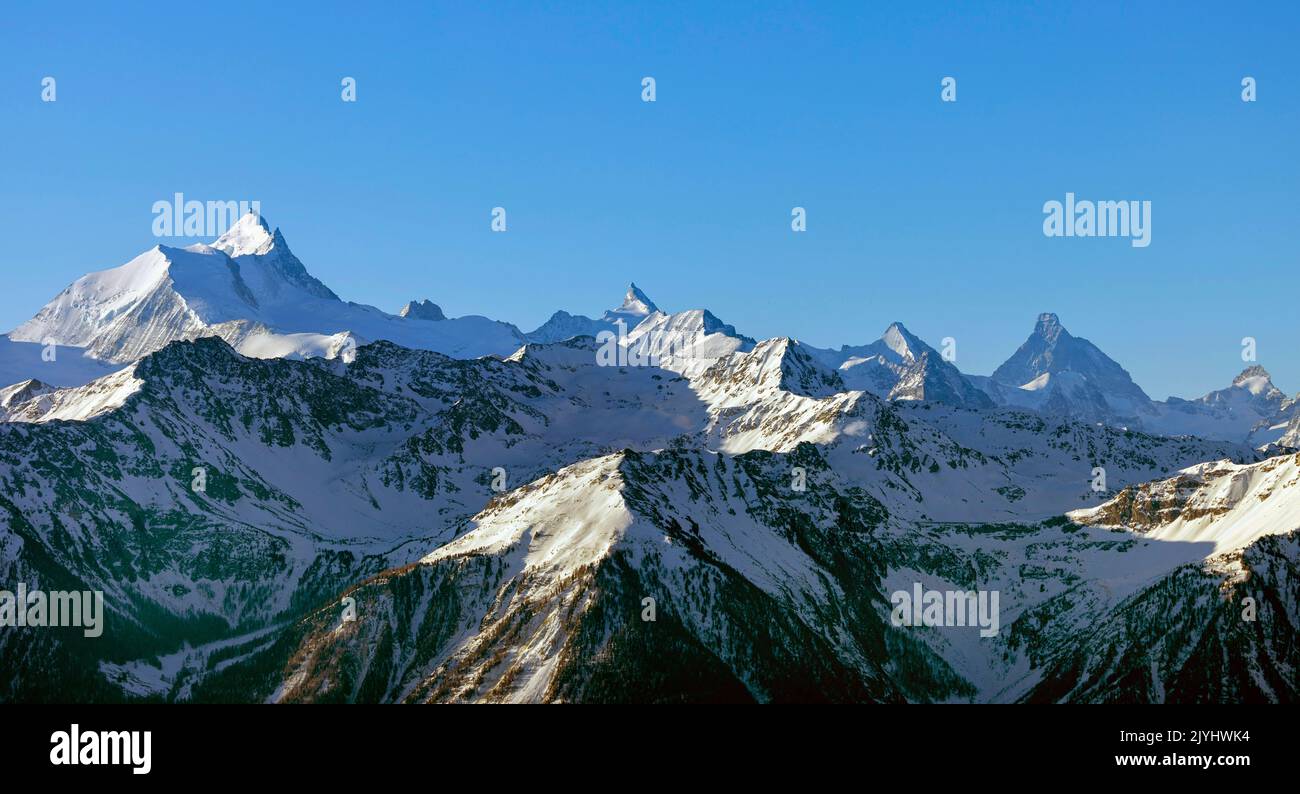 Walliser Alpen zwischen Weisshorn und Matterhorn, Blick vom Gemmipass, Schweiz, Leukerbad Stockfoto