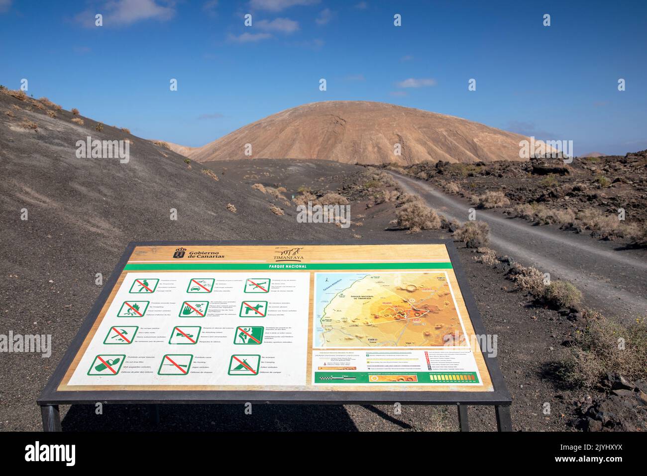 Informationsschild in der Lavaebene südlich von Montana Blanca, Kanarische Inseln, Lanzarote, Timanfaya Nationalpark Stockfoto