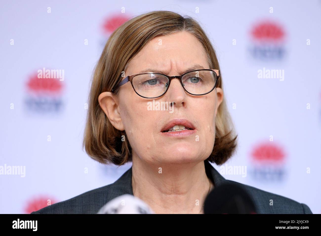 Dr. Kerry Chant, Chief Health Officer von NSW, spricht bei einer