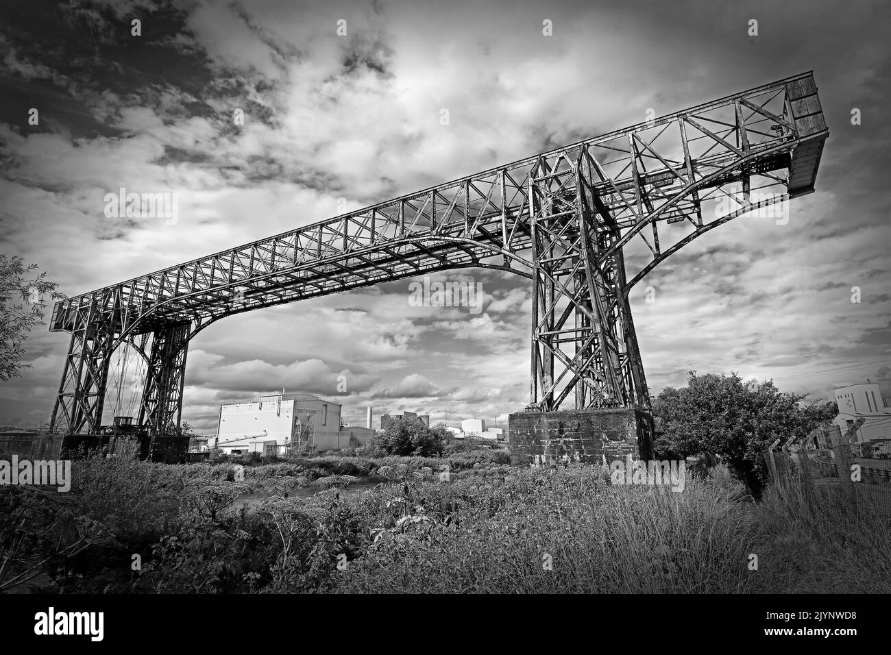 Warrington historische Transporterbrücke aus dem Jahr 1916, über den Mersey River am Bank Quay, Crosfields Transporter Bridge, cheshire, England, Großbritannien Stockfoto