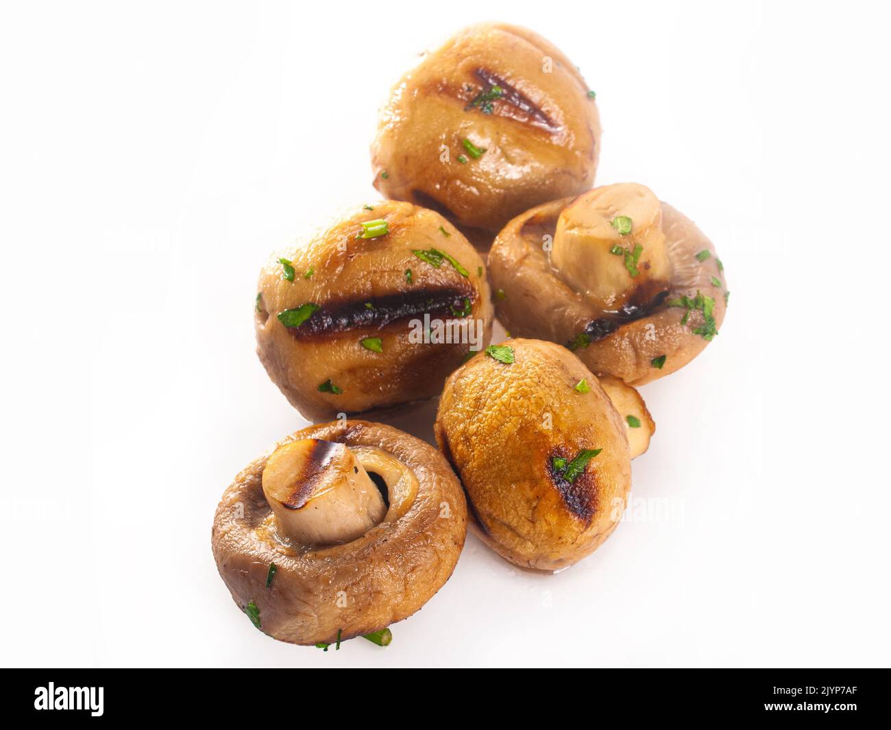 Gegrillte Pilze auf weißem Hintergrund isoliert köstliche vegetarische Beilage Stockfoto
