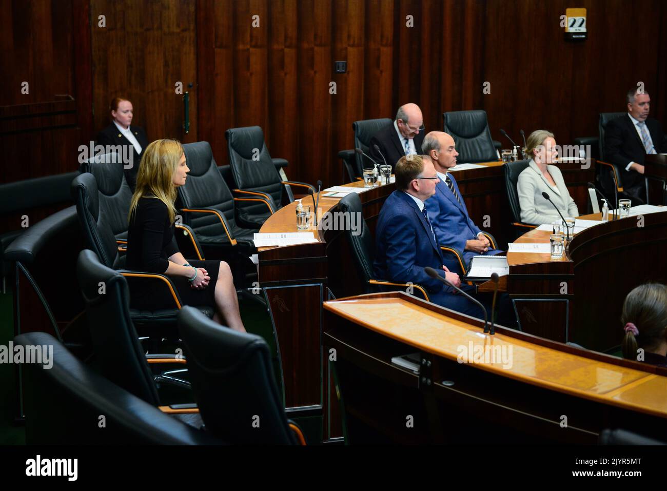 Neu gewählter unabhängiger Kristi Johnson (L) bei der Eröffnung des tasmanischen Parlaments 50. in Hobart, Mittwoch, 22. Juni 2021. (AAP Image/Chris Crerar) KEINE ARCHIVIERUNG ** NUR FÜR REDAKTIONELLE ZWECKE ** Stockfoto